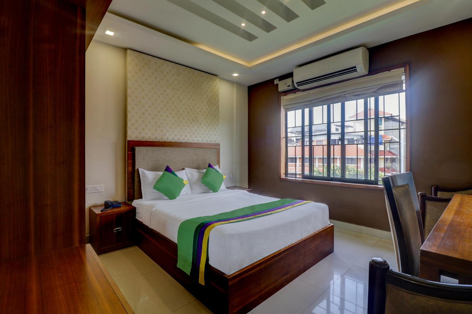 Itsy By Treebo - Rotano Glitz Inn โคชิโคด ภายนอก รูปภาพ